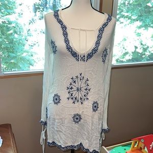 Lucky and Coco Vintage Boho white long sleeved embroidered tunic dress size M!